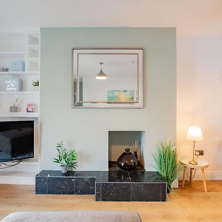 Latin Quarter Rest *