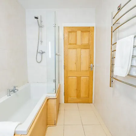 Latin Quarter Rest *