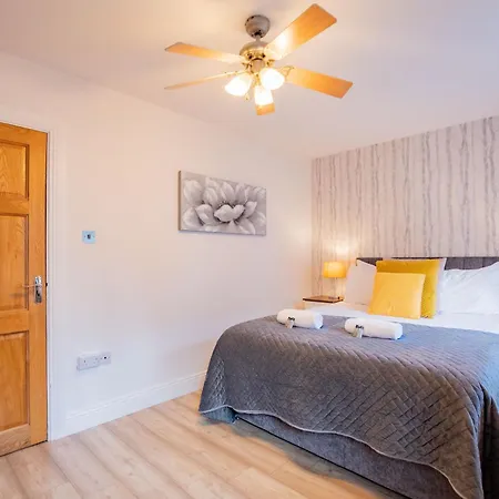 Latin Quarter Rest *